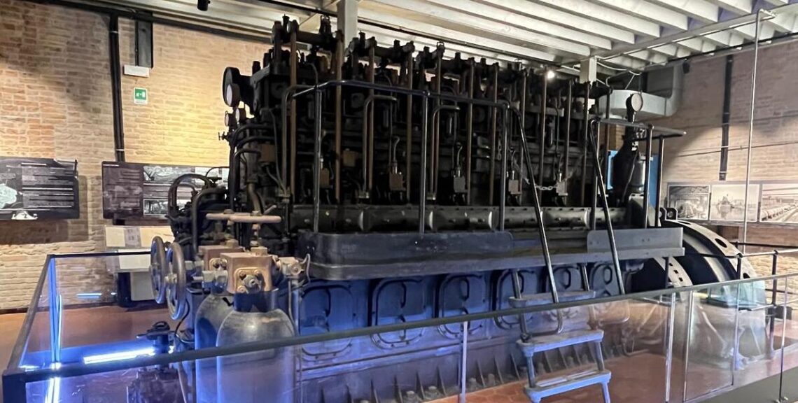 vista del motore del primo prototipo di acquedotto al centro della sala principale